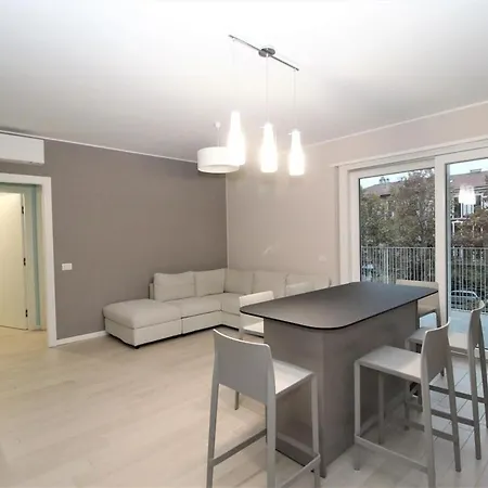 Apartment Three-room 2 Bedrooms And 2 Bathrooms Milan